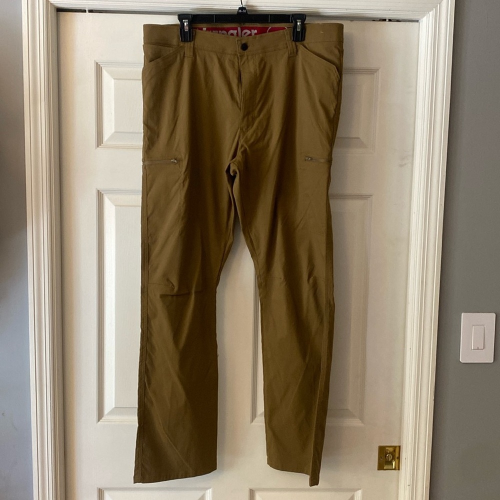 Wrangler Khaki light weight 36x32 pants
